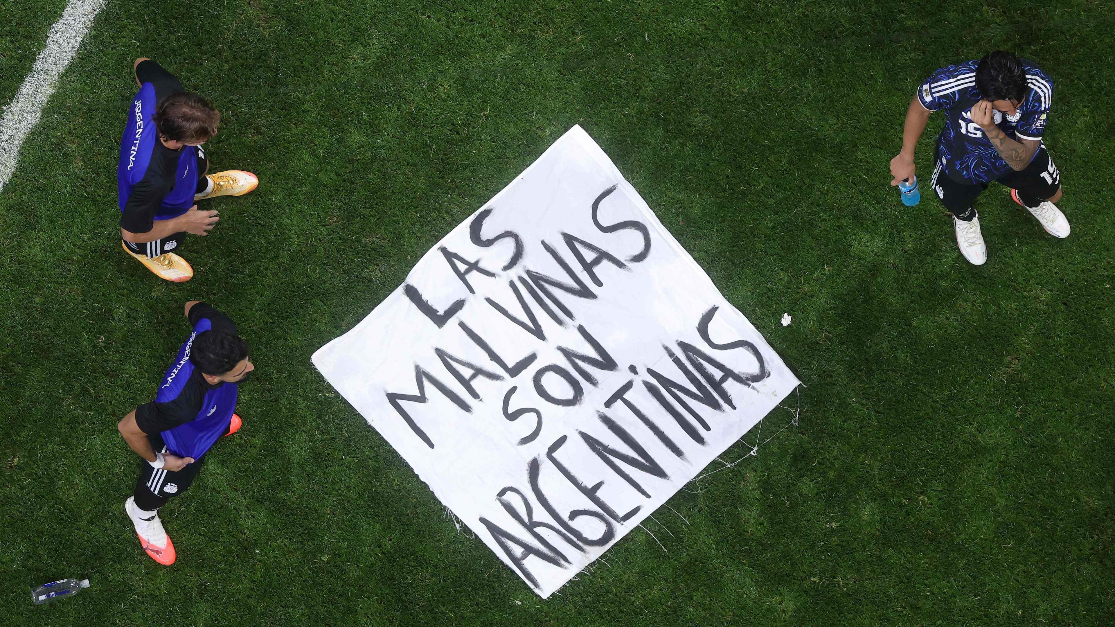 FIFA bevestigt onderzoek naar omstreden spandoek over Falklandeilanden van Argentinië
